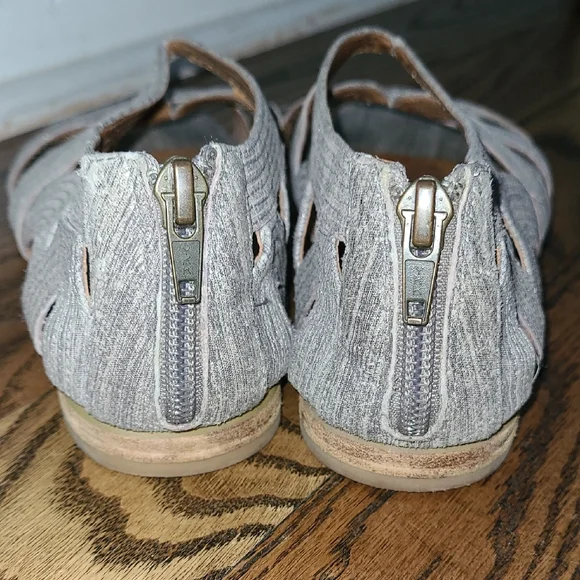 Women's Strappy Metallic Gray Sandals - Picture 4 of 12